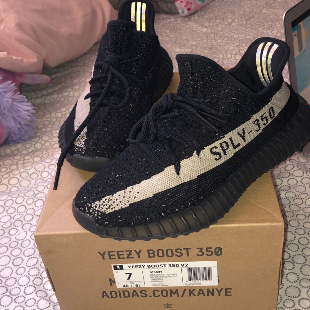 AUTHENTIC yeezy boost 350 v2